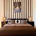 Guest house & 810 M